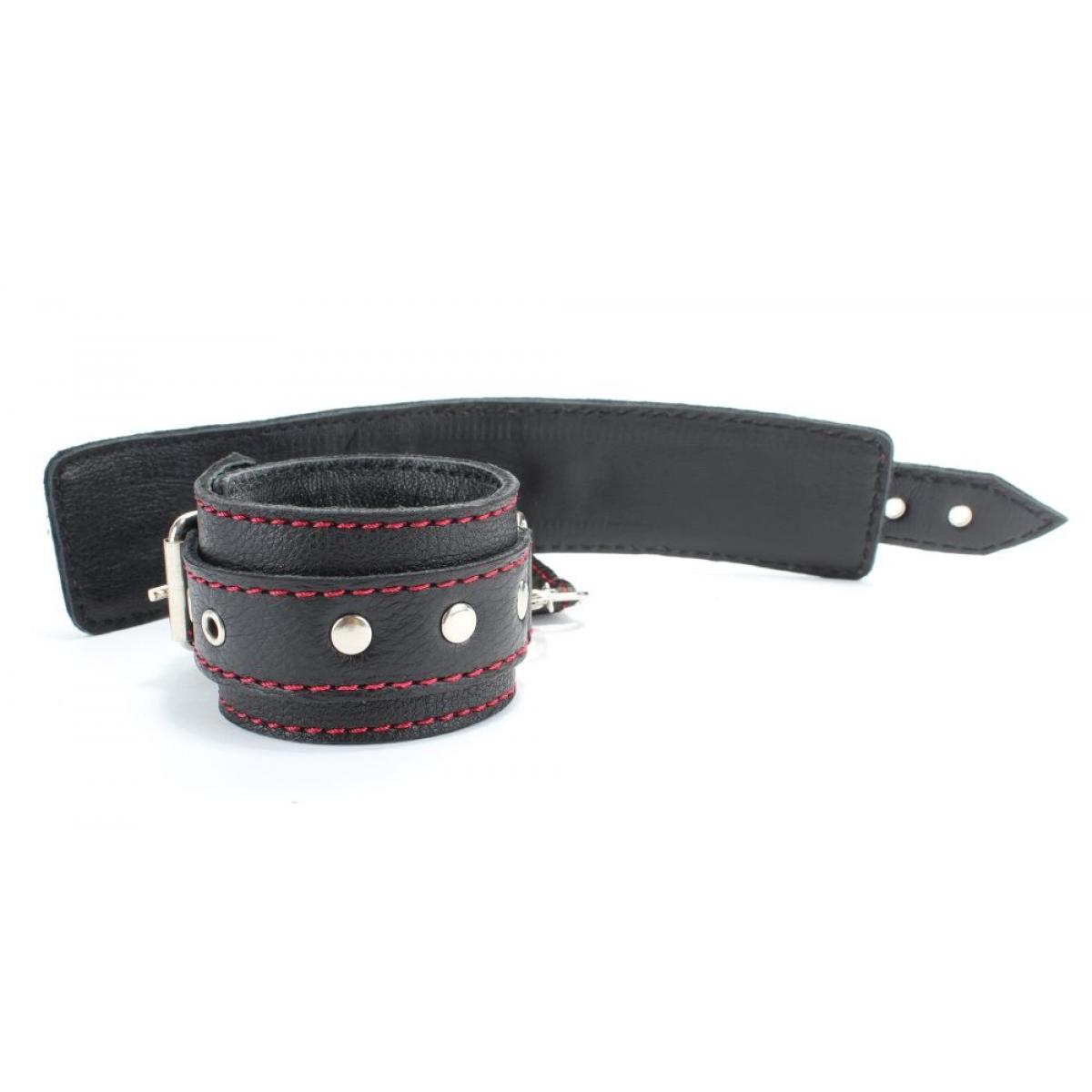 Черные наручники из натуральной кожи с красной строчкой