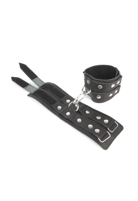 Черные широкие кожаные наручники с заклепками на карабине